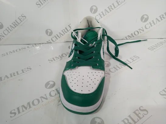 BOXED PAIR OF NIKE TRAINERS IN GREEN/WHITE UK SIZE 7.5