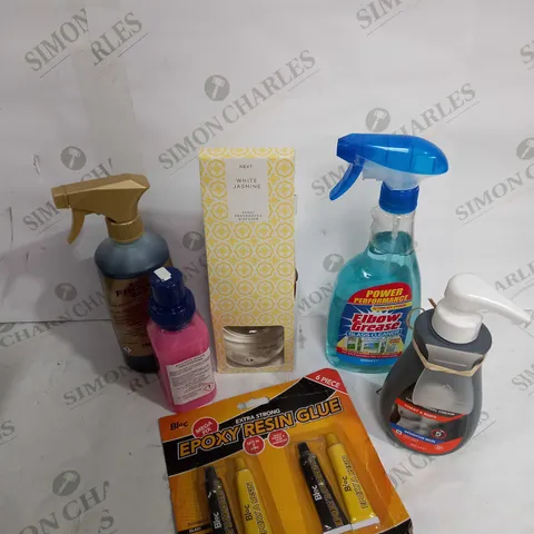 BOX OF ASSORTED HOUSEHOLD CLEANING ITEMS 