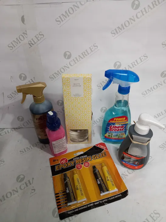 BOX OF ASSORTED HOUSEHOLD CLEANING ITEMS 