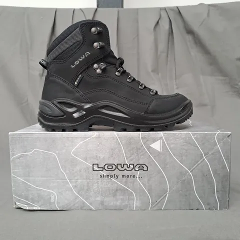 BOXED PAIR OF LOWA RENEGADE GTX MID SHOES IN BLACK UK SIZE 5