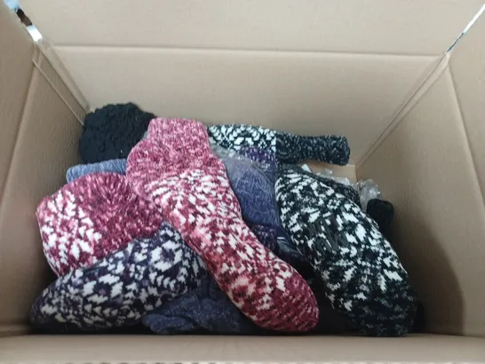 APPROXIMATELY 10 PAIRS OF LADIES WINTER SOCKS AND KNICKERS