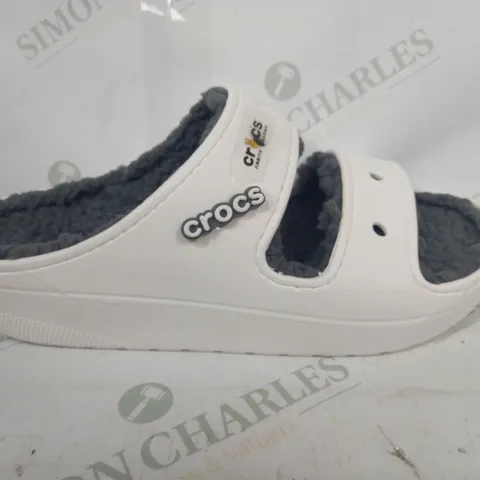 PAIR OF CROCS CLASSIZ COZZZY LINED SANDALS IN WHITE UK SIZE M10/W11