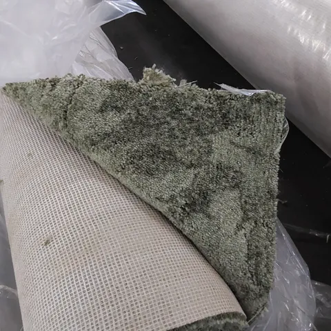 ROLL OF QUALITY CALIFORNIA DREAMS MOSS CARPET // SIZE: APPROXIMATELY 4 X 6.1m