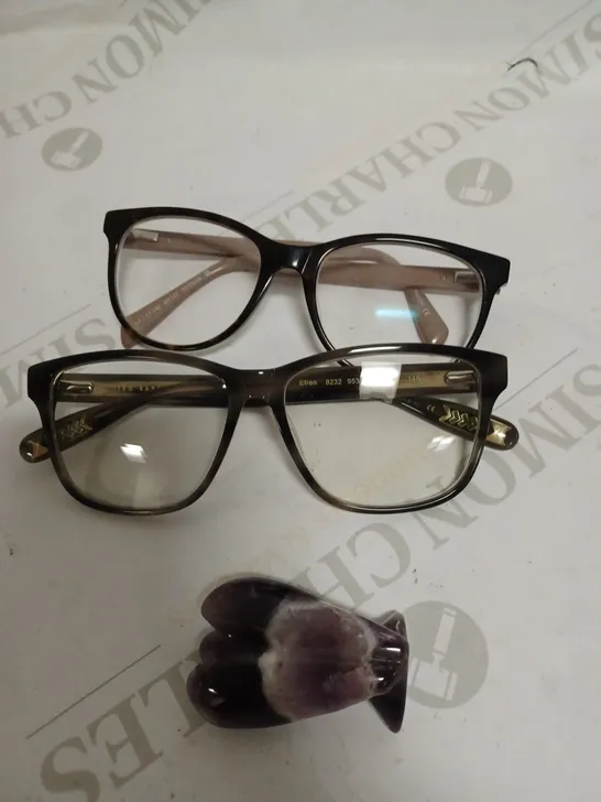 LOT OF TWO PAIRS OF GLASSES AND AN ORDAINMENT  STONE 