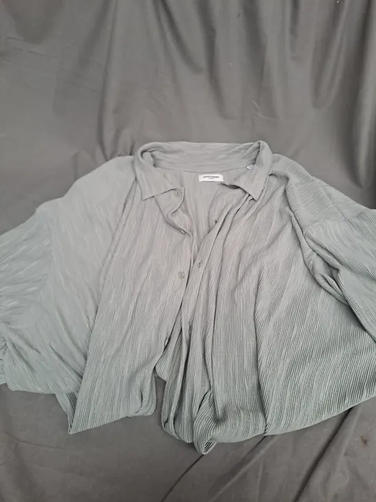 JACK AND JONES + FIT PLISSE SHIRT SAGE 4XL