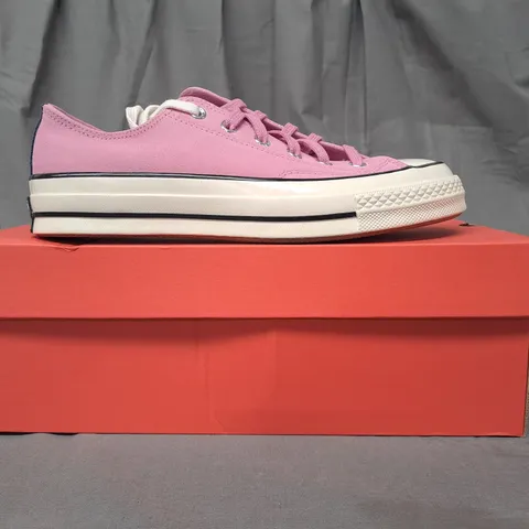 BOXED PAIR OF CONVERSE SHOES IN PINK UK SIZE 6.5