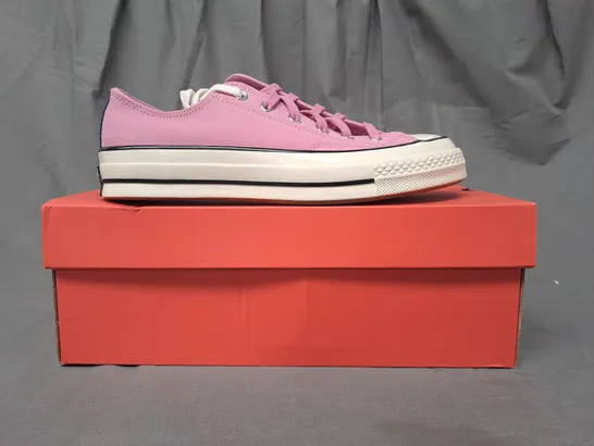 BOXED PAIR OF CONVERSE SHOES IN PINK UK SIZE 6.5