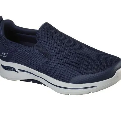 SKECHERS MEN'S GOWALK ARCH FIT TOGPATH TRAINERS NAVY SIZE 10