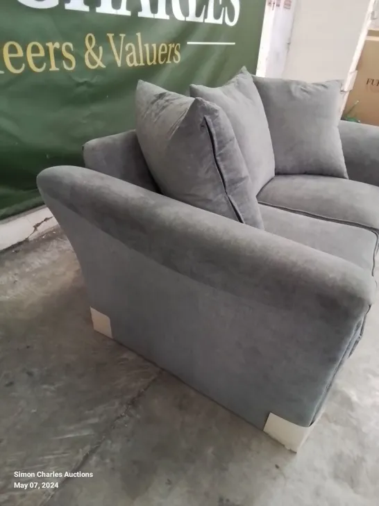 DESIGNER FABRIC UPHOLSTERED 2 SEATER SOFA IN GREY