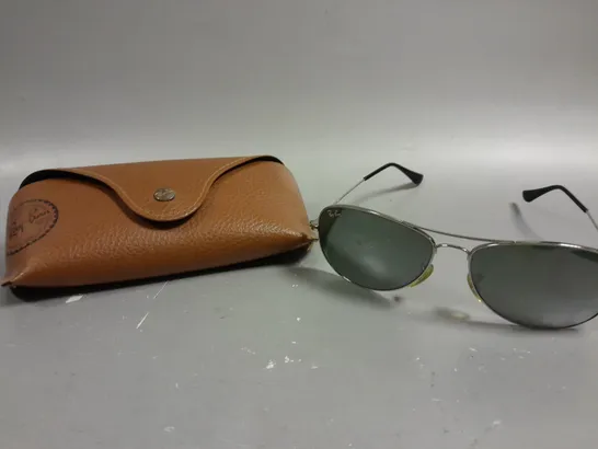 RAY-BAN COCKPIT AVIATOR SUNGLASSES 