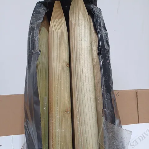 BAG OF APPROX 10 1.2M ROUND WOODEN FENCE POST STAKES [COLLECTION ONLY]