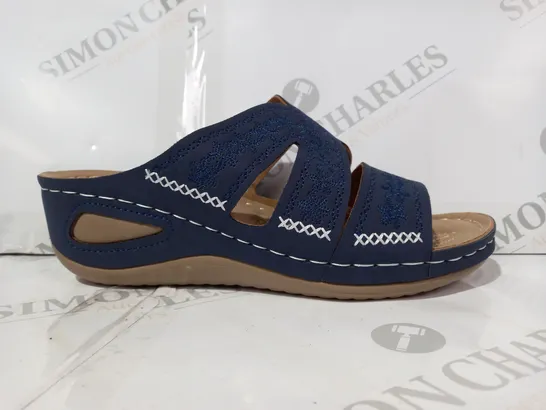 BOXED PAIR OF DESIGNER OPEN TOE LOW WEDGE SANDALS IN NAVY EU SIZE 38