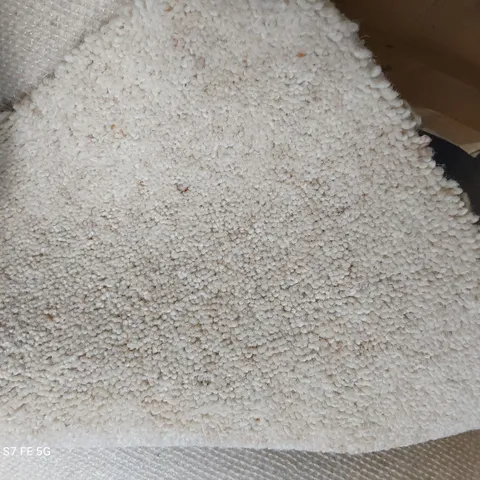 ROLL OF QUALITY SESAME CARPET APPROXIMATELY 5M × 2.69M