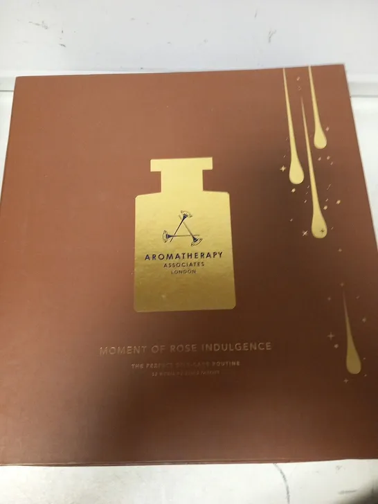 BOXED AROMATHERAPY ASSOCIATES LONDON MOMENT OF ROSE INDULGENCE THE PERFECT SELF-CARE ROUTINE