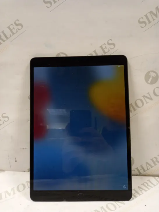 APPLE IPAD AIR A2152 IN GREY