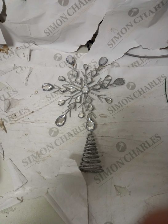 DESIGNER SILVER FINISH SNOWFLAKE TREE TOPPER RRP £12.99