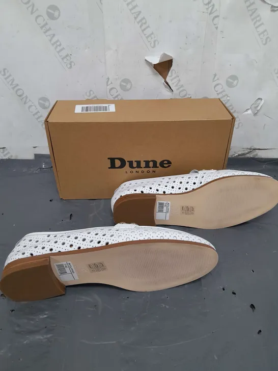 BOXED PAIR OF DUNE LONDON WHITE LEATHER LASER CUT LOAFER IN SIZE 7