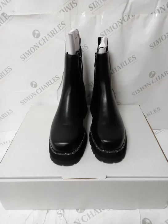 BLACK CHELSEA BOOTS SIZE 7