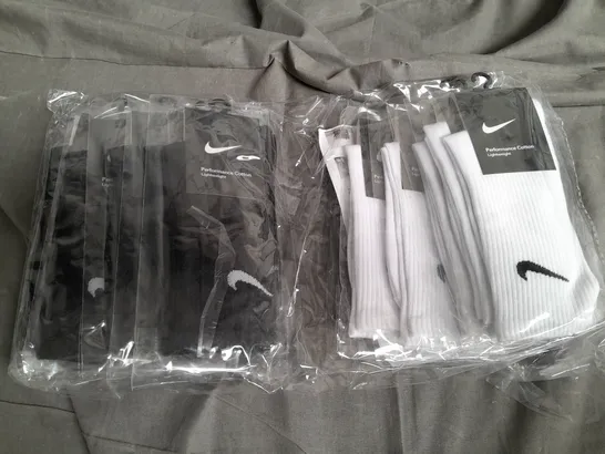 10 PAIRS OF NIKE SOCKS IN BLACK AND WHITE 