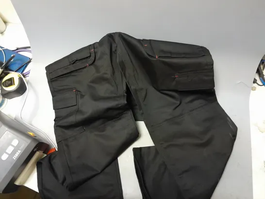 LEE COOPER WORKWEAR BLACK TROUSERS W34/L31