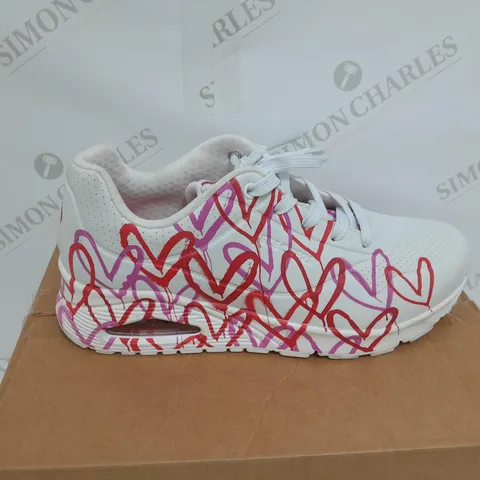 SKECHERS CUSTOMIZE TRAINERS SIZE 7