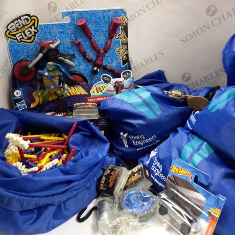 BOX OF APPROX 5 ASSORTED ITEMS TO INCLUDE 4 BAGS OF KINEX CONNECT, HOT WHEELS CAR, SPIDERMAN TOY