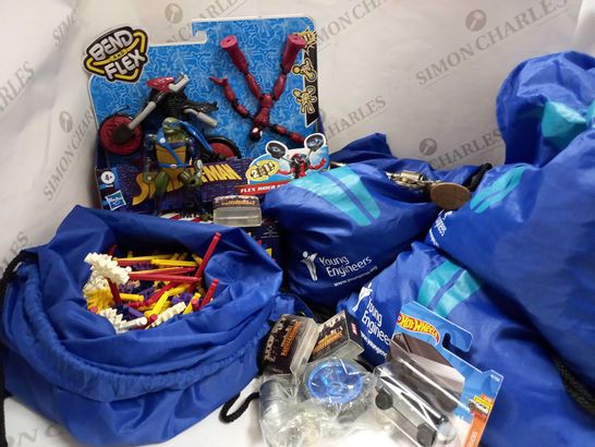 BOX OF APPROX 5 ASSORTED ITEMS TO INCLUDE 4 BAGS OF KINEX CONNECT, HOT WHEELS CAR, SPIDERMAN TOY