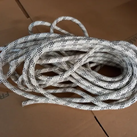 LENGTH OF ROPE - SIZE UNSPECIIFIED