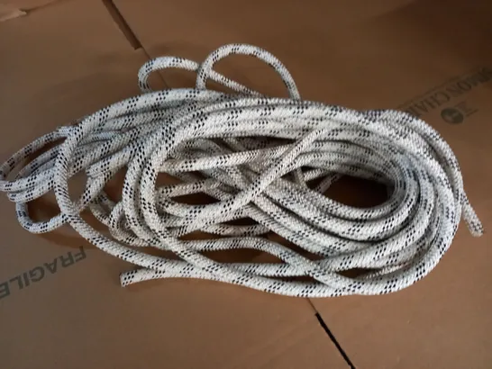 LENGTH OF ROPE - SIZE UNSPECIIFIED