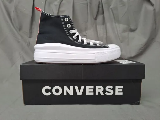 BOXED PAIR OF CONVERSE SHOES IN BLACK/WHITE UK SIZE 6.5