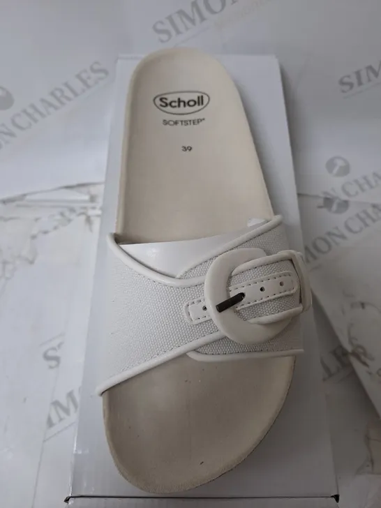 BOXED SCHOLL SANDLES IN WHITE SIZE 6 