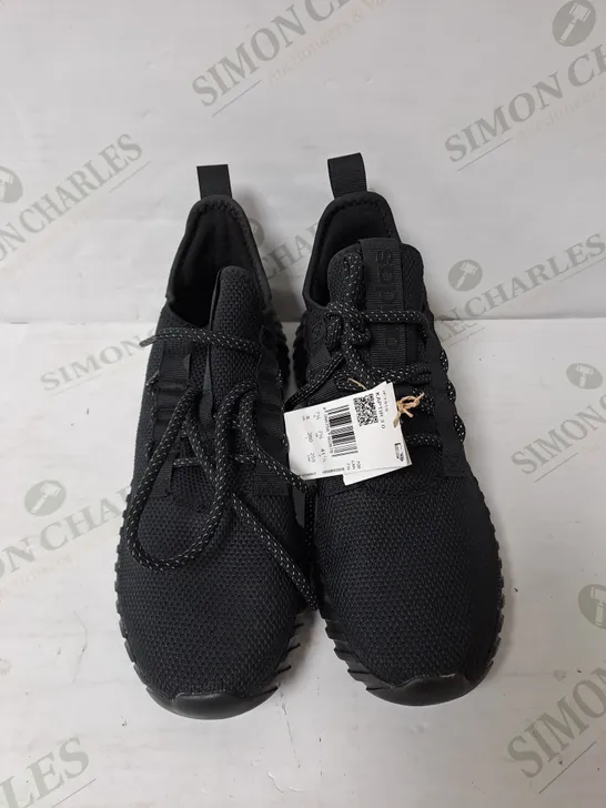 PAIR OF ADIDAS TRAINERS IN BLACK SIZE 7.5