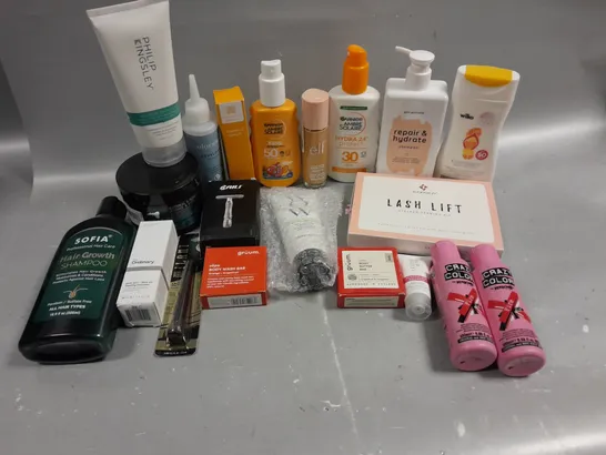 BOX OF APPROXIMATELY 15 COSMETIC ITEMS TO INCLUDE GEORGIEMANE SHAMPOO, WILKO SUN LOTION, VITAMIN C SERUM , ETC