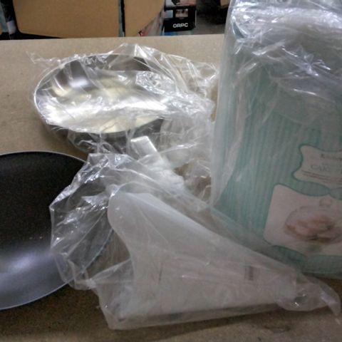 4 BOXES OF APPROXIMATELY 20 ITEMS INCLUDING SAMUEL GROVES FRYING PAN, SEASONS GRAPHITE PRESENTATION BOWL, 9" CONE HOLDER, KITCHEN CRAFT GLASS DOME CAKE STAND 