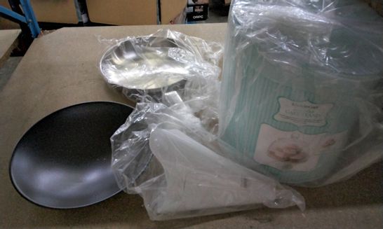 4 BOXES OF APPROXIMATELY 20 ITEMS INCLUDING SAMUEL GROVES FRYING PAN, SEASONS GRAPHITE PRESENTATION BOWL, 9" CONE HOLDER, KITCHEN CRAFT GLASS DOME CAKE STAND 