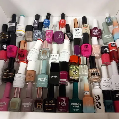 APPROXIMATELY 90 ASSORTED NAIL VARNISH/GELS TO INCLUDE; DR LEWINNS, CANNIN, PRESTON GEL, TROPICS, CANDY COAT, MAYBELLINE,  MAGPIE AND JIA SPACE