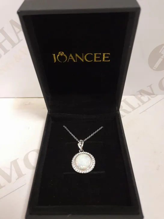 JOANCEE SILVER PENDANT NECKLACE