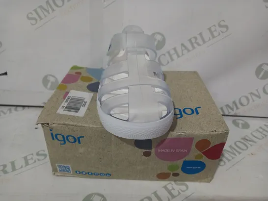 BOXED PAIR OF IGOR KIDS SANDALS IN CLEAR/WHITE SIZE 22