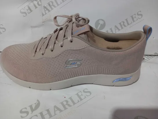 BOXED PAIR OF SKECHERS ARCH FIT REFINE TRAINERS IN MUTED PINK UK SIZE 6