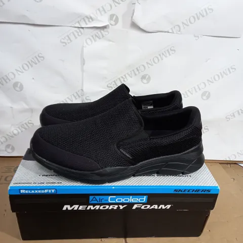 BOXED PAIR OF SKECHERS EXTRA WIDE FIT AIR-COOLED MEMORY FOAM SLIP ON SHOES SIZE 10.5