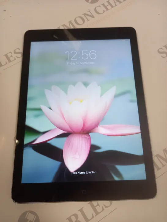 APPLE IPAD MODEL A1474 - SILVER