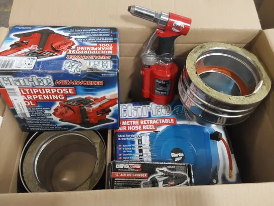 BOX OF ASSORTED TOOLS TO INCLUDE: CLARKE MULTIPURPOSE SHARPENING TOOL, CLARKE 9M RETRACTABLE AIR HOSE, CLARKE 1/4" AIR DIE GRINDER ECT