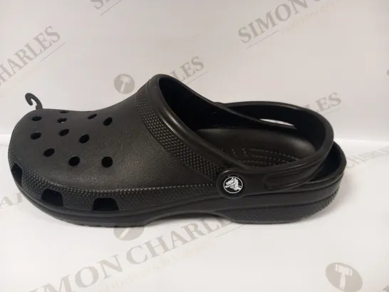 CROCS CLASSIC SIZE M10/W11