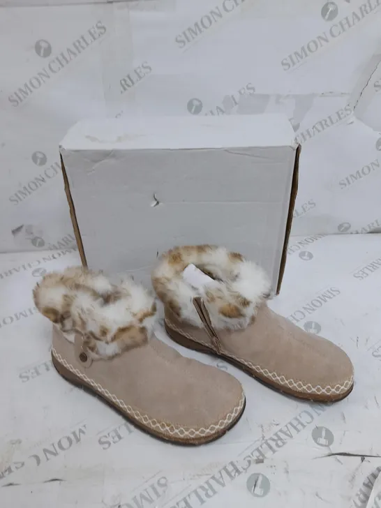 BOXED PAIR OF EARTH ORIGINS EMMALYN BOOTIES IN BEIGE - SIZE 6