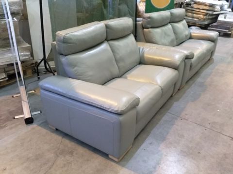 QUALITY ITALIAN GREY LEATHER UPHOLSTERED THREE SEATER POWER RECLINING SOFA AND TWO SEATER FIXED SOFA