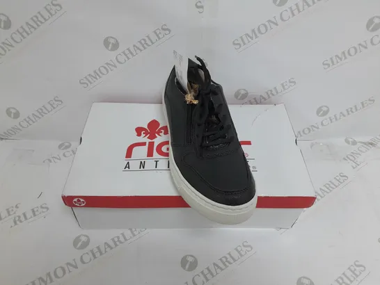 BOXED PAIR OF RIEKER CHUNKY SOLE ZIP TRAINERS IN BLACK SIZE 6
