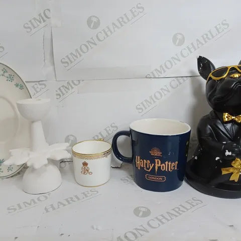 BOX OF APPROXIMATELY 7 ASSORTED ITEMS TO INCLUDE - HARRY POTTER MUG - CANDLE HOLDER - SOAP DISH ETC - COLLECTION ONLY