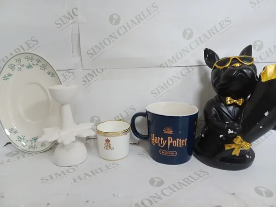 BOX OF APPROXIMATELY 7 ASSORTED ITEMS TO INCLUDE - HARRY POTTER MUG - CANDLE HOLDER - SOAP DISH ETC - COLLECTION ONLY