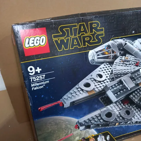 LEGO STAR WARS 75257 MILLENNIUM FALCON