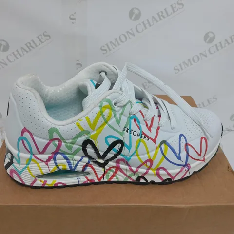 SKECHERS CUSTOMIZE TRAINERS HEART DESIGN SIZE 8
